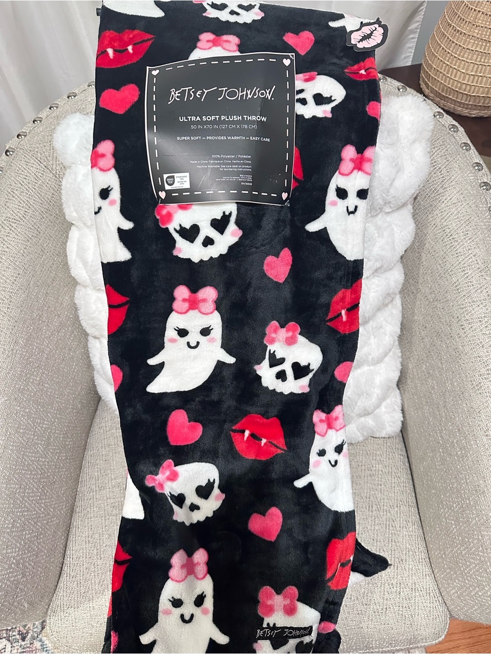 Betsey Johnson Halloween Black Ghost & Skull Ultra Plush Throw 50” x 70”